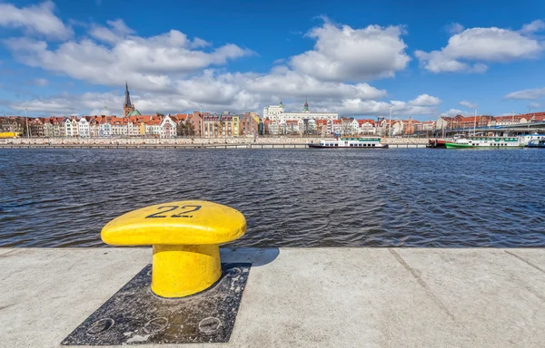 Stadt am Fluss. — Stockfoto