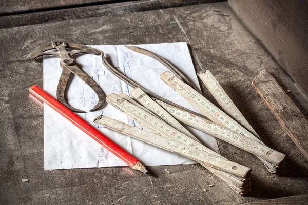 Vieux outils traditionnels charpentier . — Photo