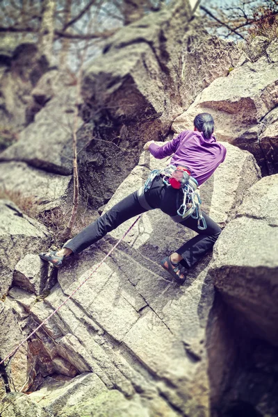 Female rock climber. — Stock Photo, Image