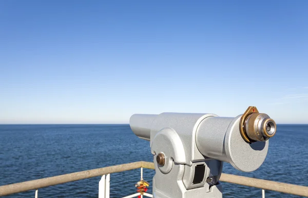 Телескоп, направленный на горизонт . — стоковое фото