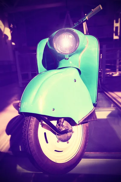 Vintage tónusú régi retro robogó. — Stock Fotó