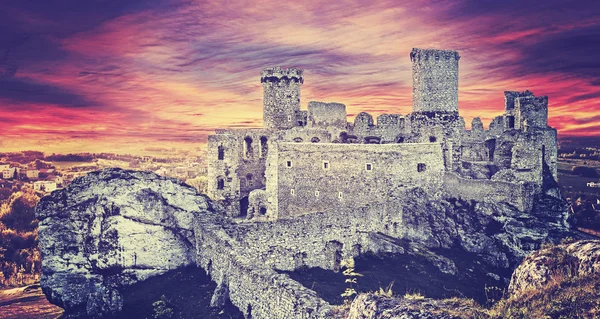 Vintage toned sunset over ruins. — Stock Photo, Image