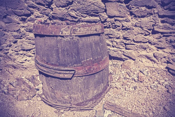 Vintage gestemde oude houten vat vat. — Stockfoto