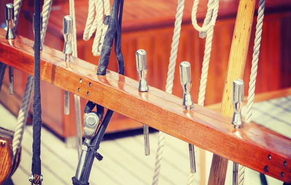 复古风格木制帆船船设备. — 图库照片