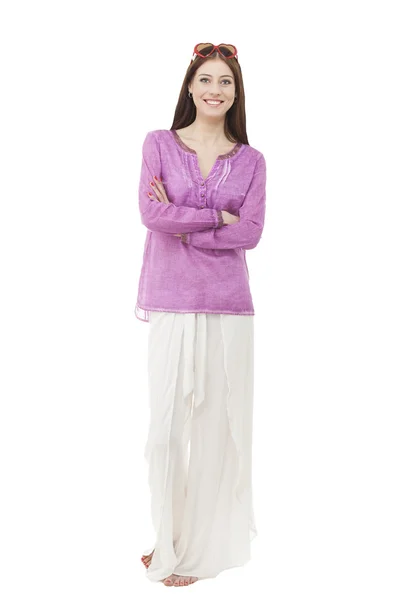 Jonge mooie vrouw hippie zomer kleding dragen. — Stockfoto