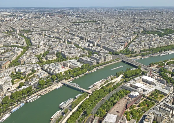Panoramatický pohled Paříž s řeku Seinu, Francie. — Stock fotografie