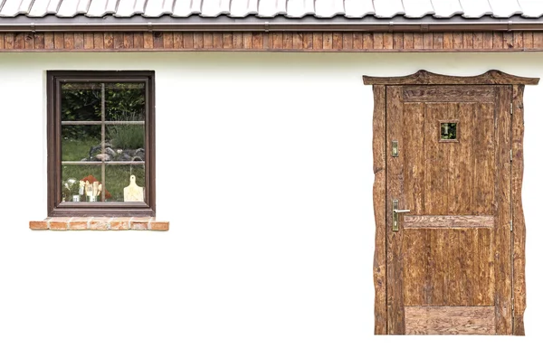 Tür und Fenster an der Fassade eines Hauses. — Stockfoto