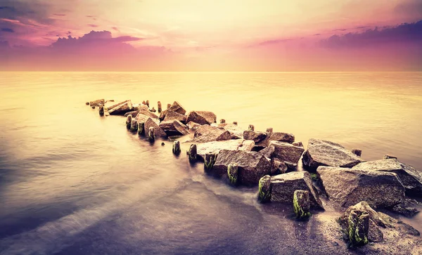 Vintage toned beautiful sea landscape after sunset. — Stock Photo, Image