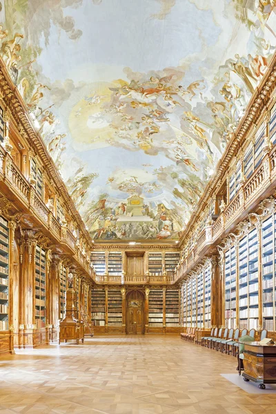 Biblioteca no mosteiro de Strahov em Praga . — Fotografia de Stock