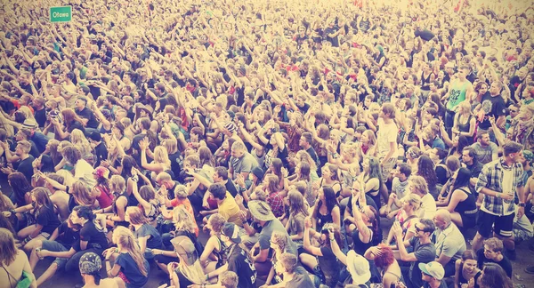 Applauding People During Concert. — Stockfoto