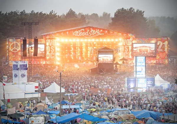 Vista serale del concerto sul palco principale . — Foto Stock