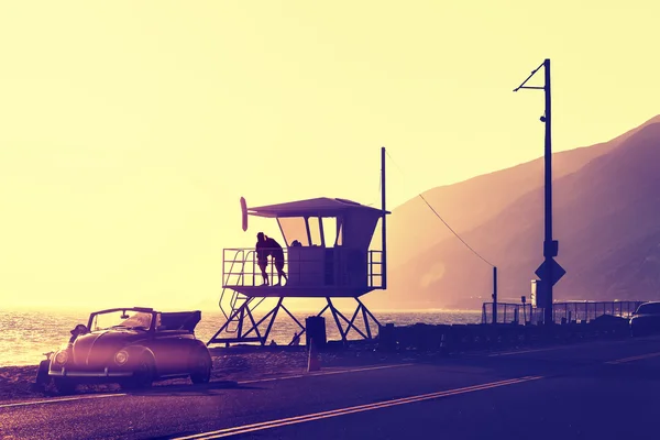 Cankurtaran Kulesi ile plaj üzerinde Vintage süzülmüş günbatımı. — Stok fotoğraf