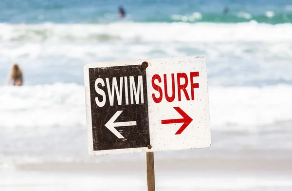 Yüzmek ve surf beach, California, ABD kayıt. — Stok fotoğraf