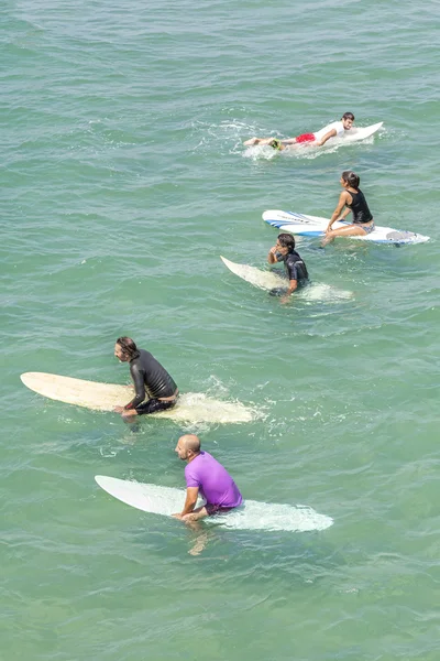 Surfers waiting for — Stock Photo, Image