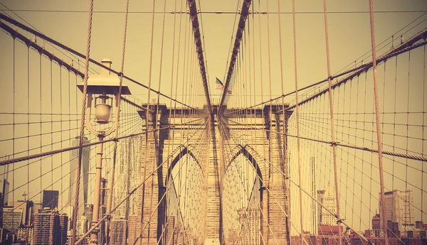 Vintage retro styl fotografie z brooklynského mostu, New Yorku, Usa. — Stock fotografie