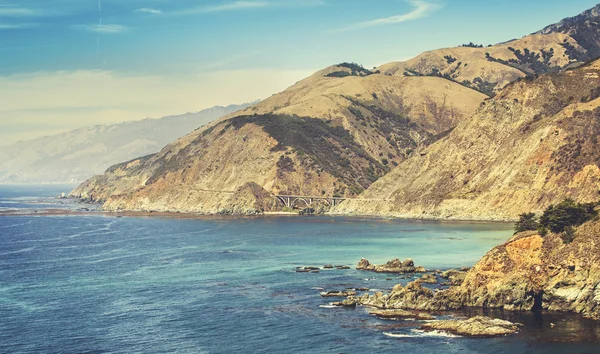 Retro stylized California coastline along Pacific Coast Highway, — Stock Photo, Image