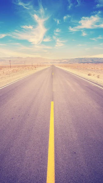 Retro vintage toned desert highway, USA. — Stock Photo, Image