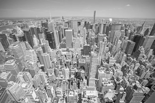 Fekete-fehér tónusú légi felvétel a Manhattan, Amerikai Egyesült Államok. — Stock Fotó