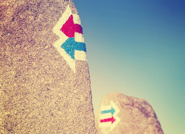 Vintage toned trail signs painted on rock, choice or dilemma con — Stock Photo, Image