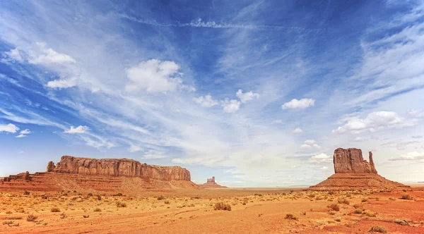 Zdjęcie panoramiczne z Monument Valley, Utah, Stany Zjednoczone Ameryki. — Zdjęcie stockowe