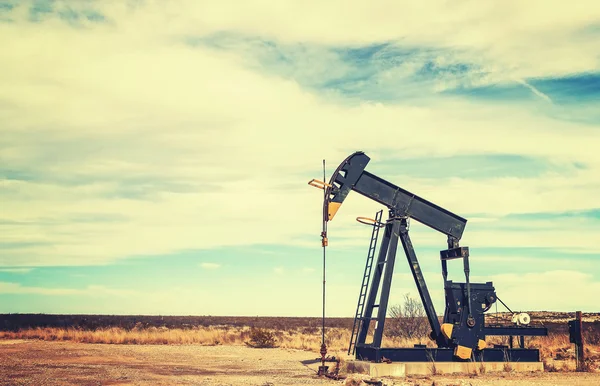 Vintage getöntes Bild einer Ölpumpe, Texas. — Stockfoto