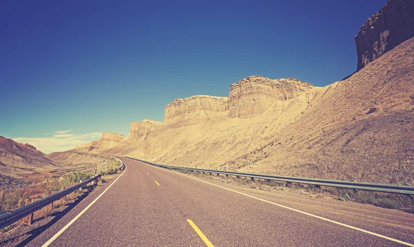 Vintage toned country highway, Utah State, USA — Stock Photo, Image