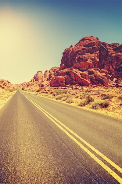 Vintage toned desert highway, travel concept, USA — Stock Photo, Image