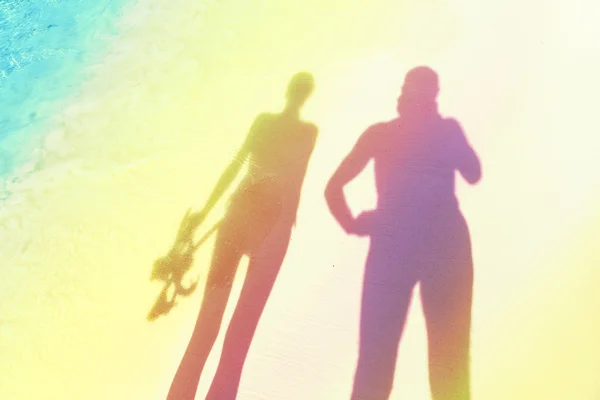 Stylized Silhouettes Of Woman Holding Snorkeling Equipment And Man On The Beach. — Stock Photo, Image