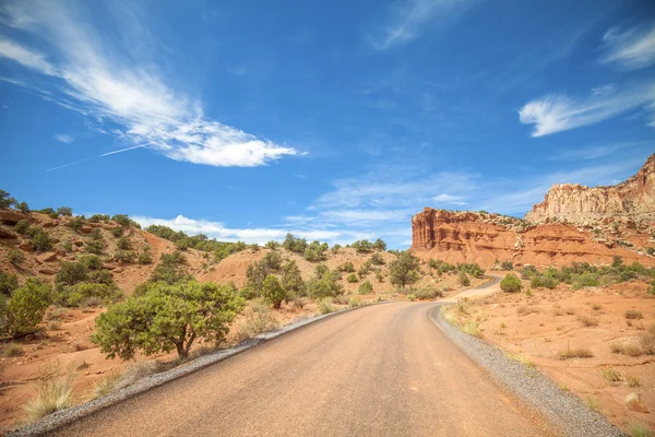 Silnice v Capitol Reef národního parku, Utah, Usa. — Stock fotografie