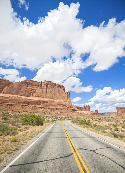Road a Parco nazionale di Canyonlands, Utah, Usa. — Foto Stock