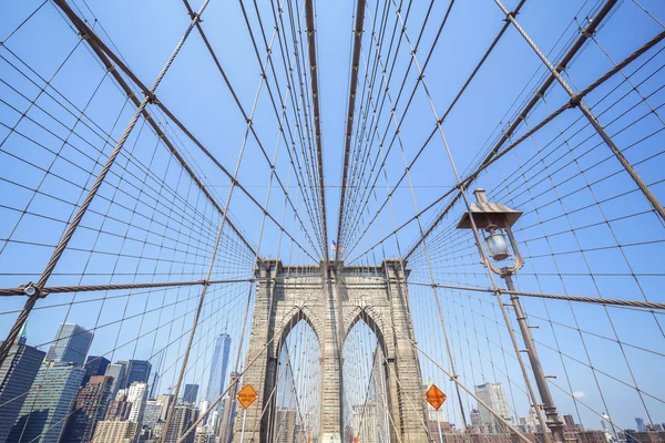 Wide angle photo of the Brooklyn Bridge, NYC, USA — Stock Photo, Image