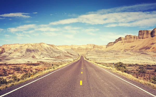 ビンテージ トーン風光明媚な道路、ユタ州、アメリカ合衆国. — ストック写真