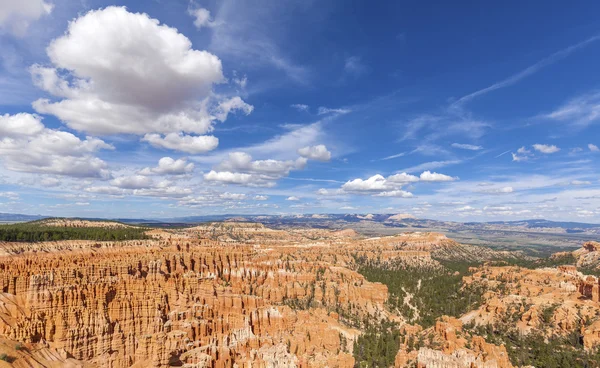 Zdjęcie panoramiczne z Parku Narodowego Bryce Canyon, Stany Zjednoczone Ameryki. — Zdjęcie stockowe
