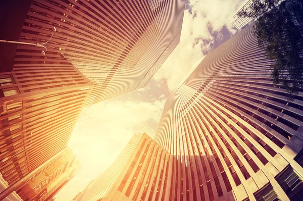 석양, 뉴욕 맨하탄에 빈티지 톤된 고층 빌딩. — 스톡 사진