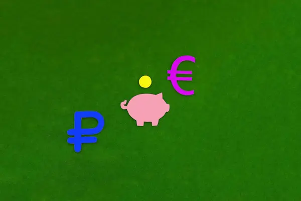 Sinal Rublo Azul Piggy Bank Roxo Euro Sinal Fundo Verde — Fotografia de Stock