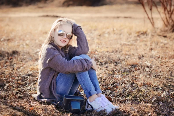 Hermosa hipster adolescente chica —  Fotos de Stock