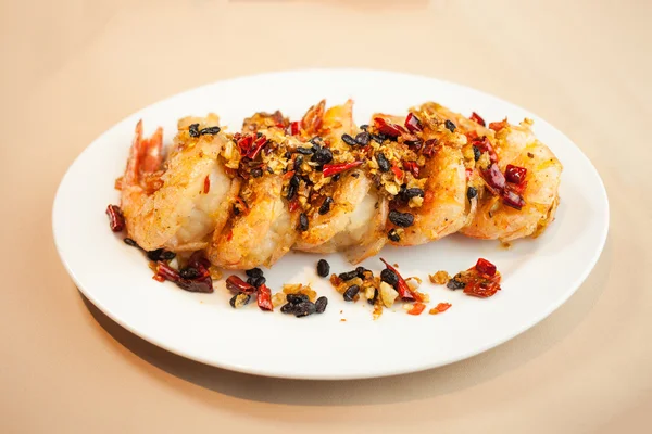 Fried shrimp with spices on dish — Stock Photo, Image