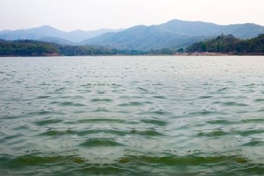 Asya, Tayland bir nehir ve dağ ile peyzaj