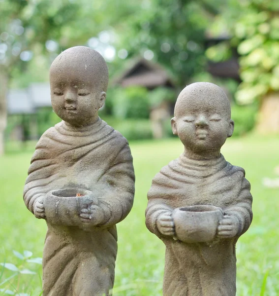 Superficie agrietada de la antigua estatua de Buda, declive del budismo cóncavo —  Fotos de Stock