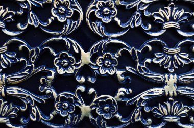 Desen veya arka plan üzerinde metal kapı