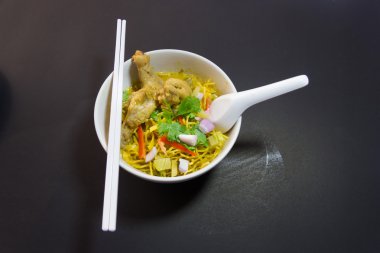 Khao diyeceğinitam Kuzey Tay Curry çorbası tavuk