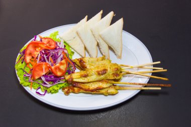 Fıstık soslu ızgara domuz eti ve sirke.