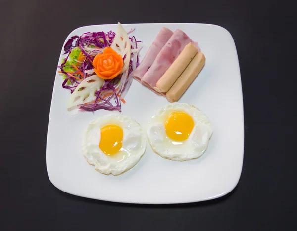 Plate of breakfast with fried eggs, bacon and toasts isolated ba — Stock Photo, Image