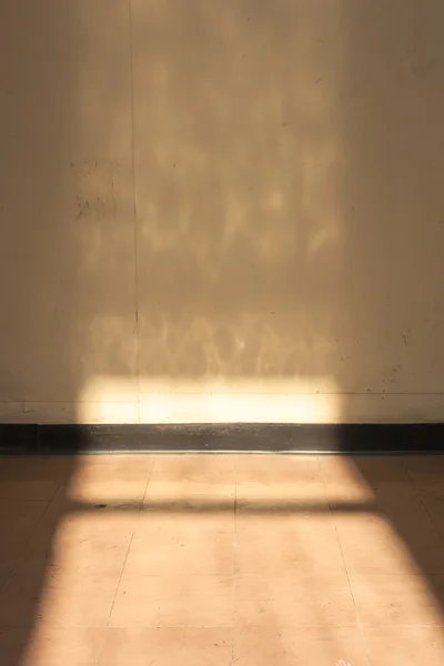 Естественное дневное освещение из окна — стоковое фото