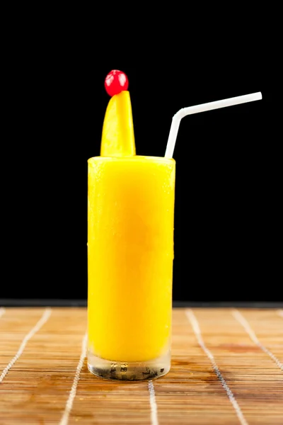 Mango juice and fruit on glass isolation black background — Stock Photo, Image