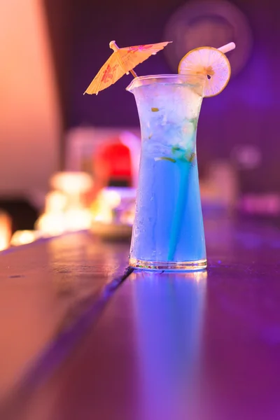 Gece kulübünde kokteyl bar counter — Stok fotoğraf