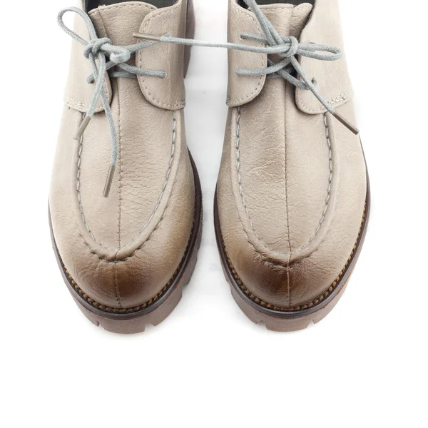 Zapatos de señora de cuero con gradiente de calzado doblado sobre fondo blanco — Foto de Stock