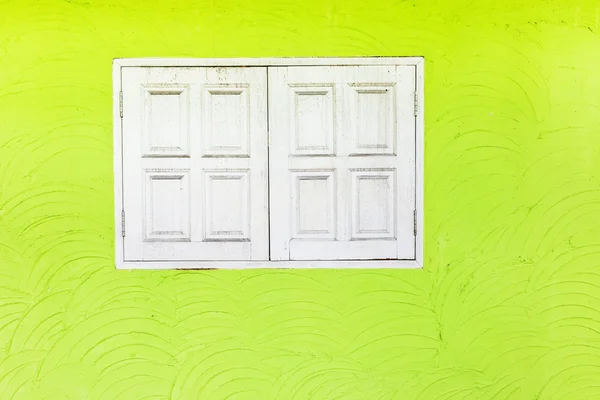 抽象的绿色水泥墙和窗户纹理背景 — 图库照片