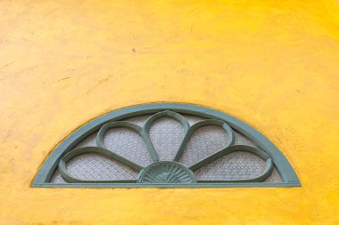 soyut sarı Vintage windows duvar doku adam çimento