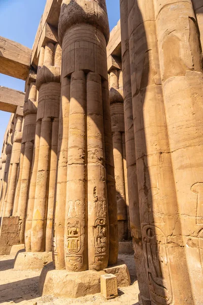 Columnas Preciosas Con Dibujos Egipcios Antiguos Templo Luxor Egipto — Foto de Stock